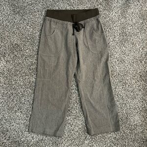 ATHLETA Gray Allegro Capri Jogger Pants
